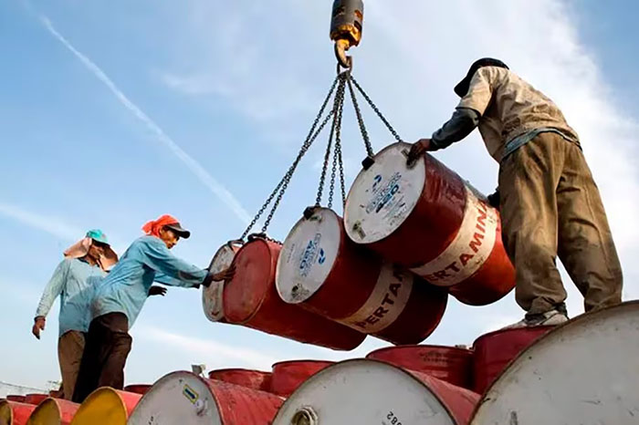 El petróleo vuelve a subir y toca los 126 dólares por barril